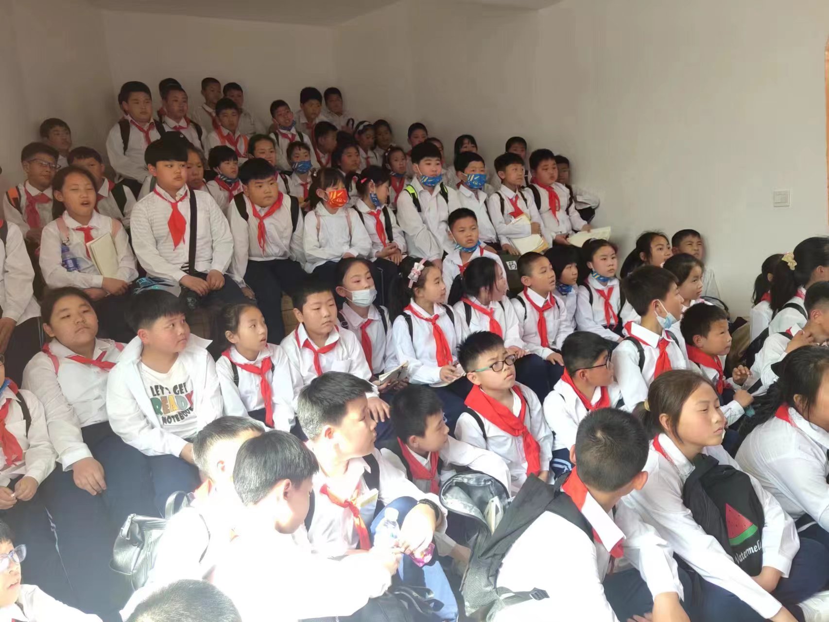 各地中小學(xué)生來(lái)茂豐金蟬科普示范基地研學(xué)